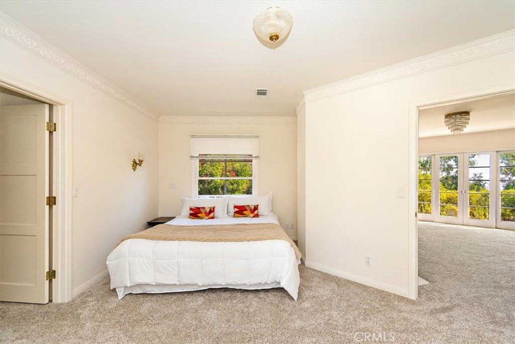 2 Quail Ridge Road South Rolling Hills, CA 90274 - Photo 44 of 67 a bedroom with a bed and a window