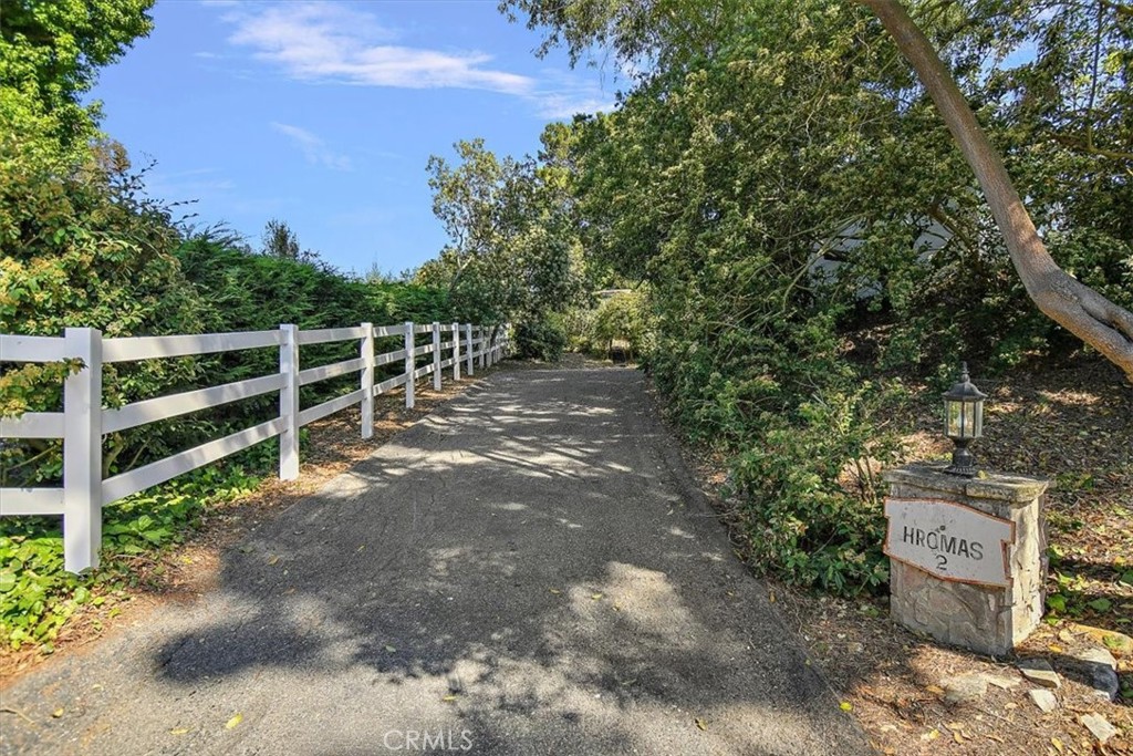 2 Quail Ridge Road South Rolling Hills, CA 90274 - Photo 64 of 67 a view of a yard with wooden fence