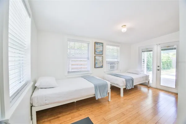 $2,495 | 2181 Hyde Park Street, Sarasota, FL 34239
