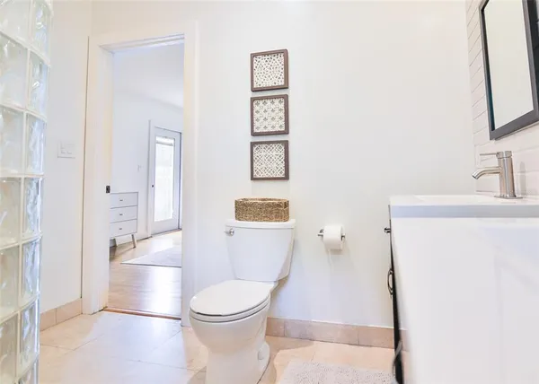 $2,495 | 2181 Hyde Park Street, Sarasota, FL 34239
