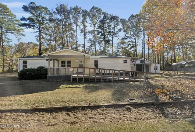 $1,800 | 220 Tree Lane, New Bern, NC 28562