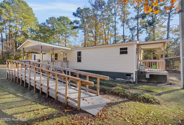 $1,800 | 220 Tree Lane, New Bern, NC 28562