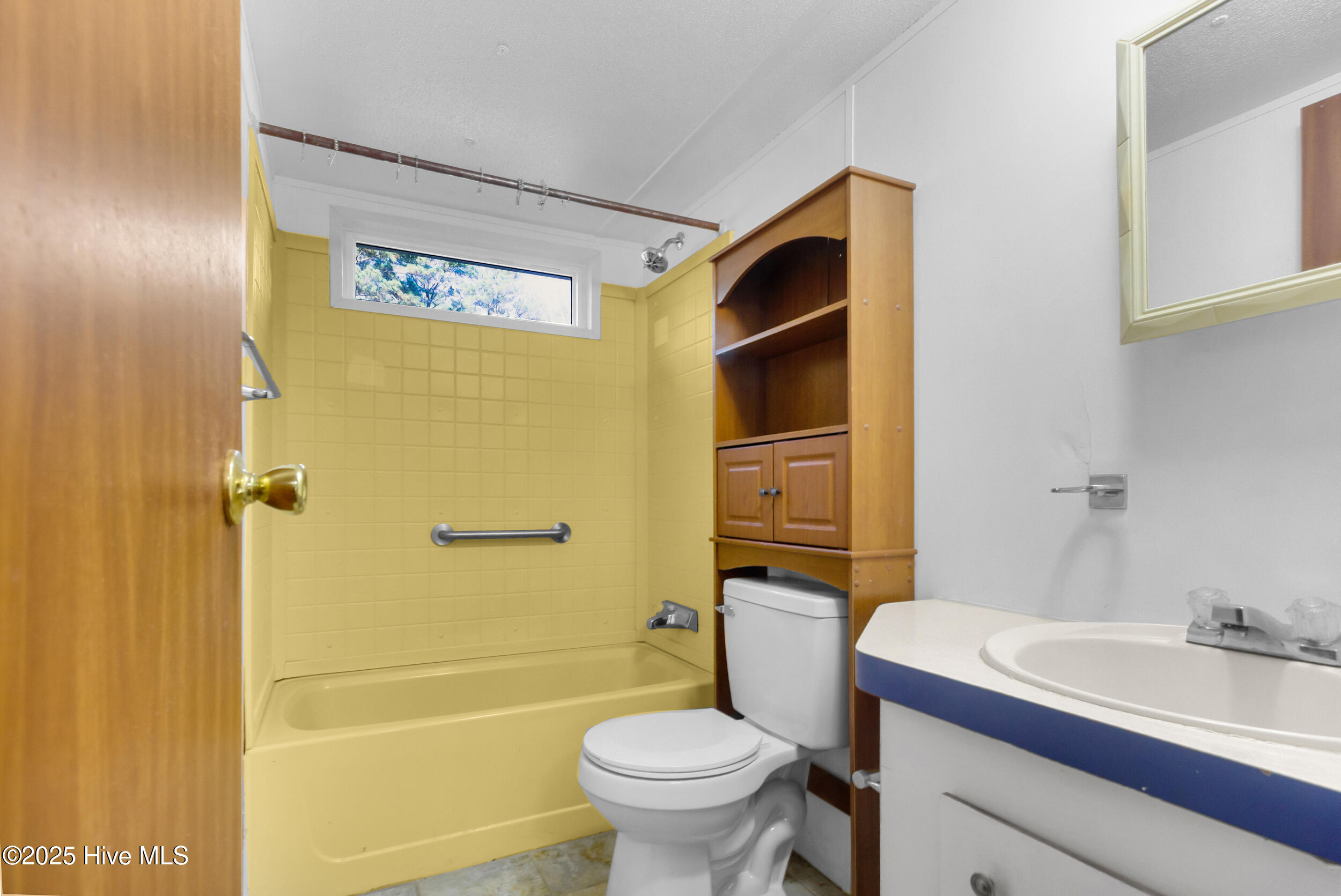 220 Tree Lane New Bern, NC 28562 - Photo 5 of 36 5_img_3126