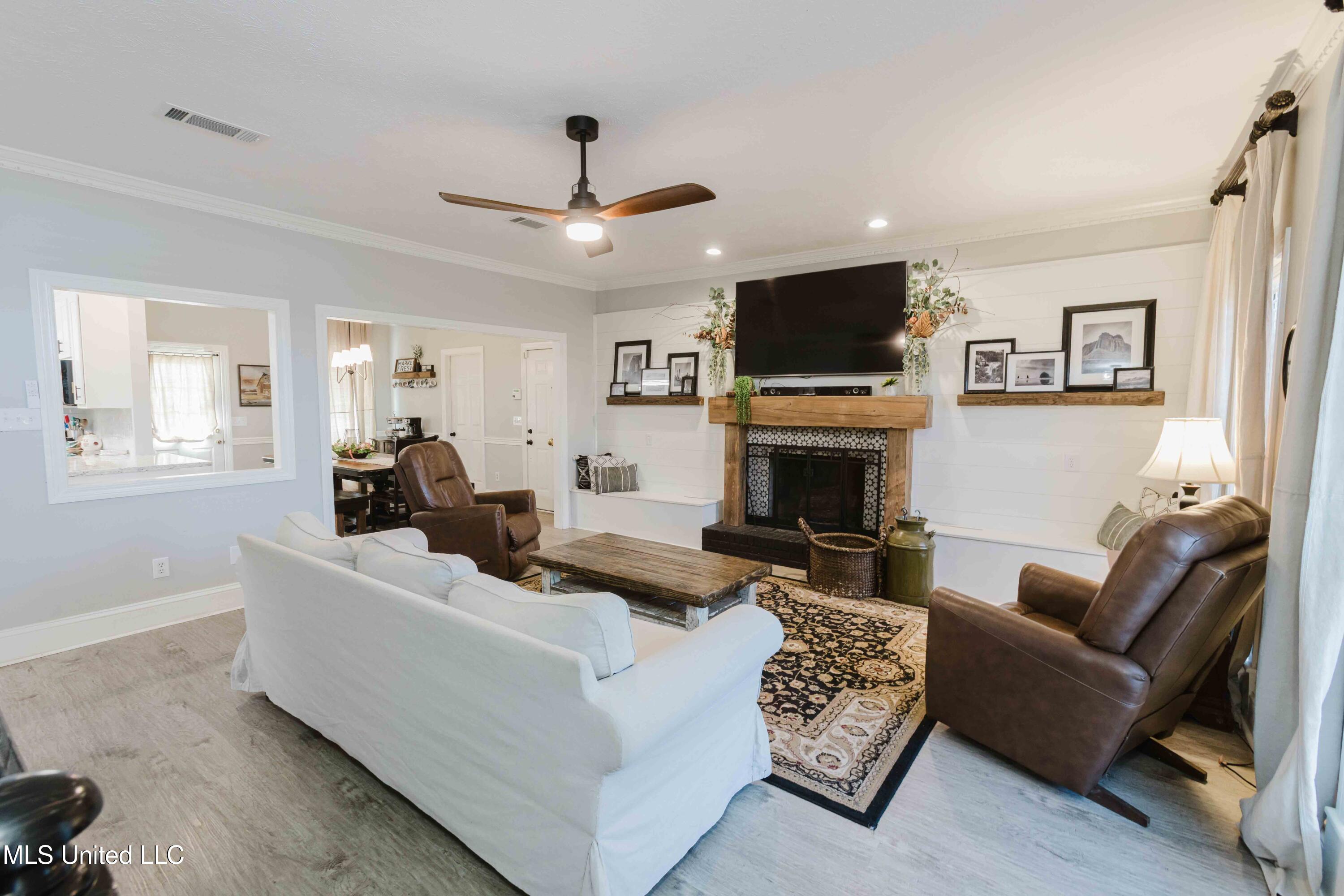 199 Mandarin Drive Brandon, MS 39047 - Photo 12 of 32 Living Room