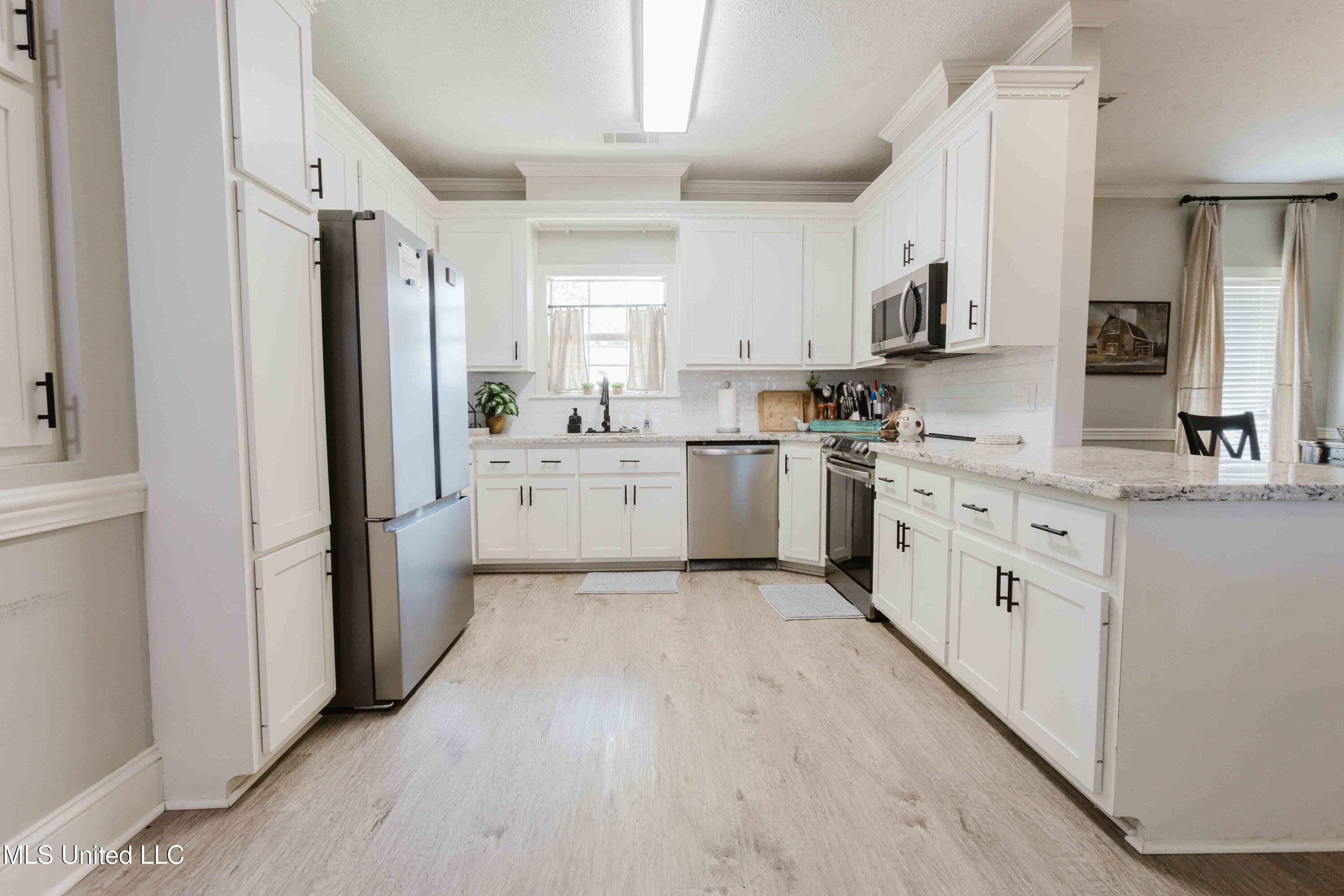 199 Mandarin Drive Brandon, MS 39047 - Photo 19 of 32 Kitchen