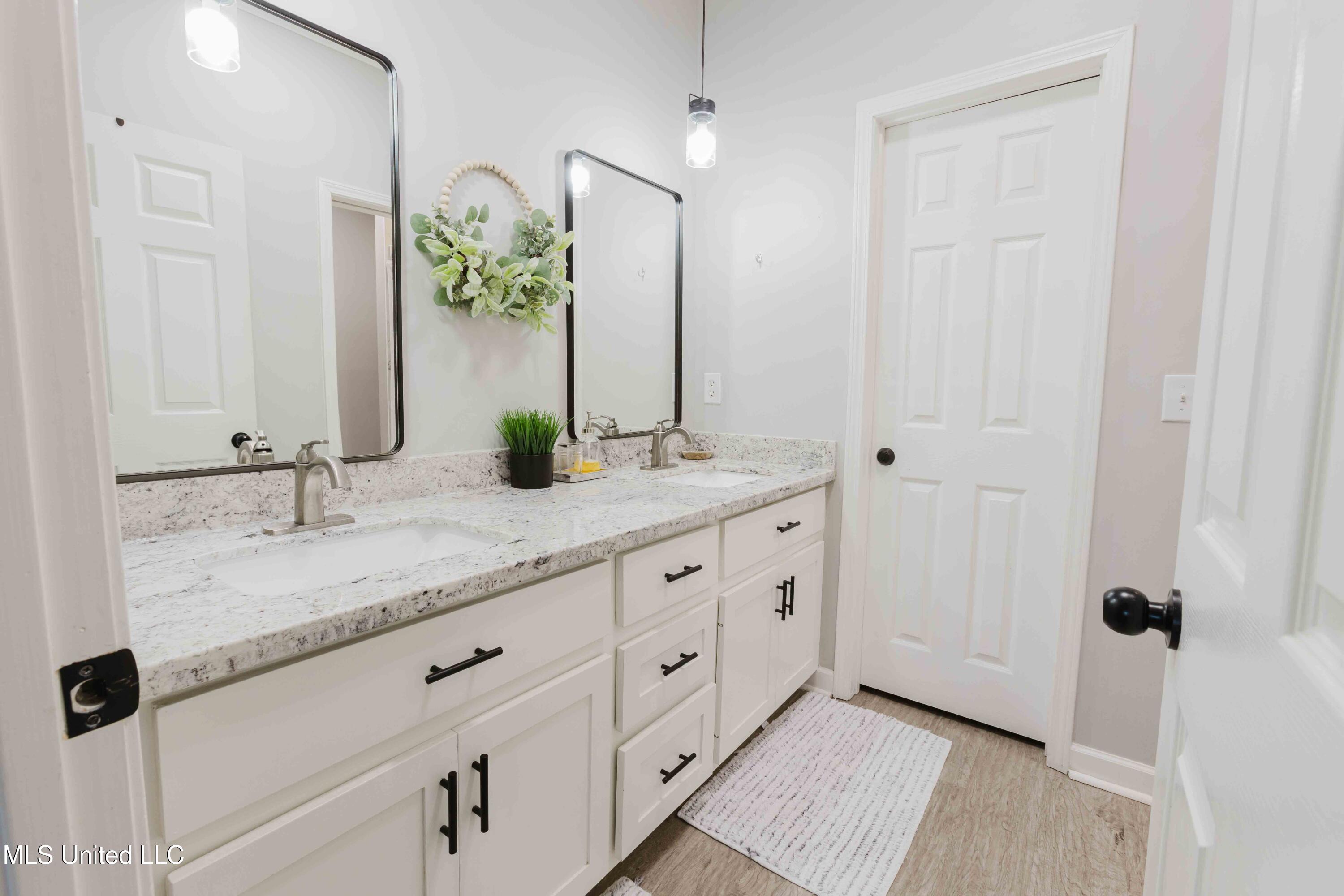 199 Mandarin Drive Brandon, MS 39047 - Photo 24 of 32 Master Bath