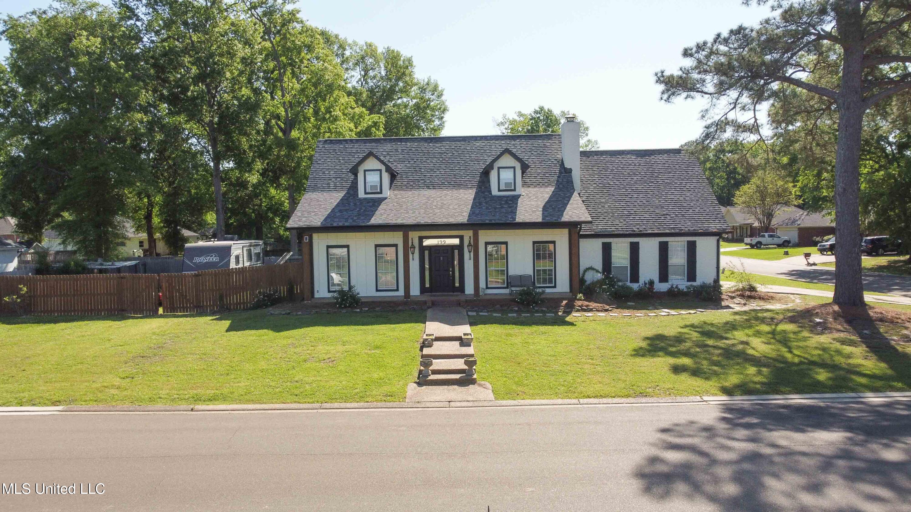 199 Mandarin Drive Brandon, MS 39047 - Photo 3 of 32 Front Elevation Far