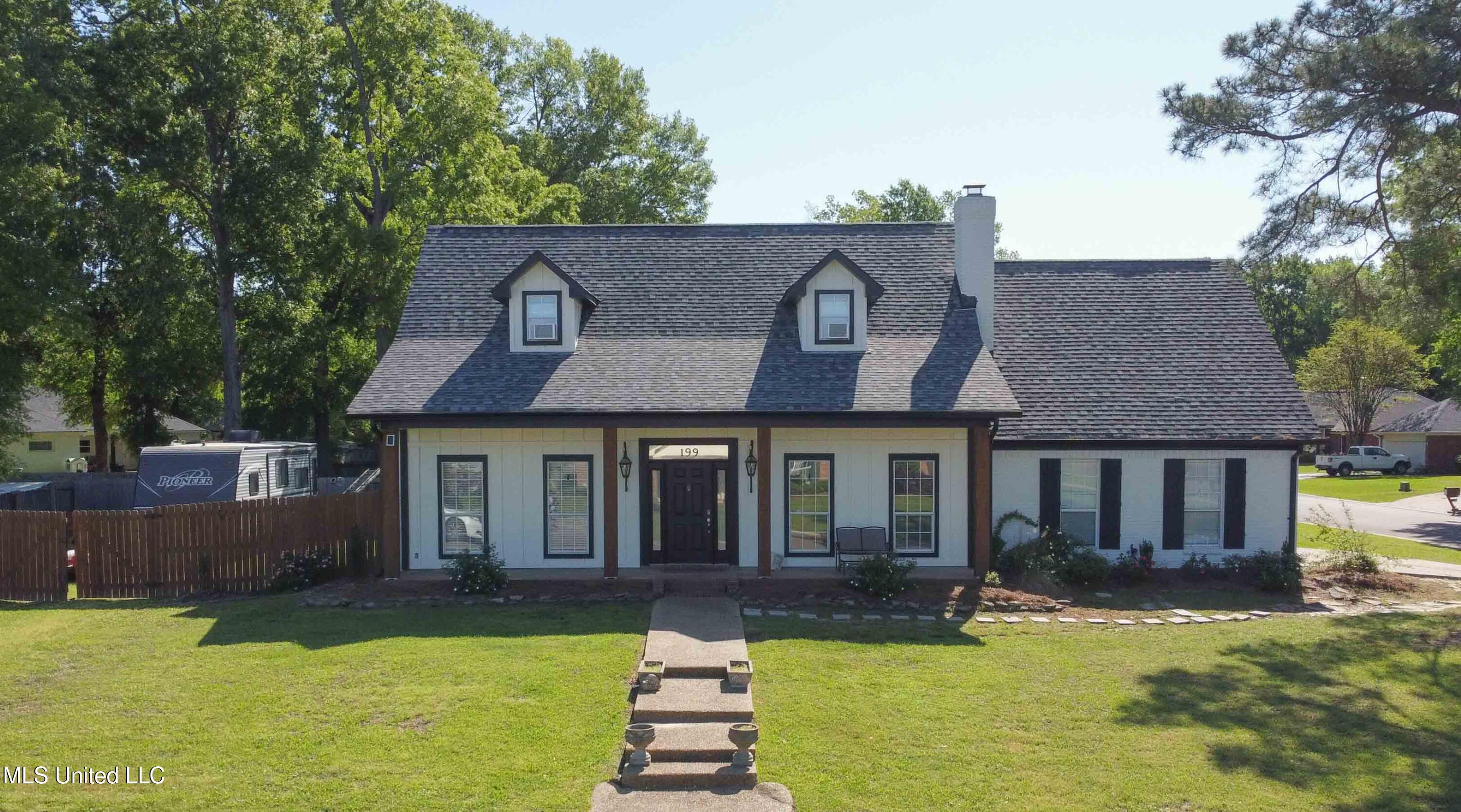 199 Mandarin Drive Brandon, MS 39047 - Photo 4 of 32 Front Elevation 2