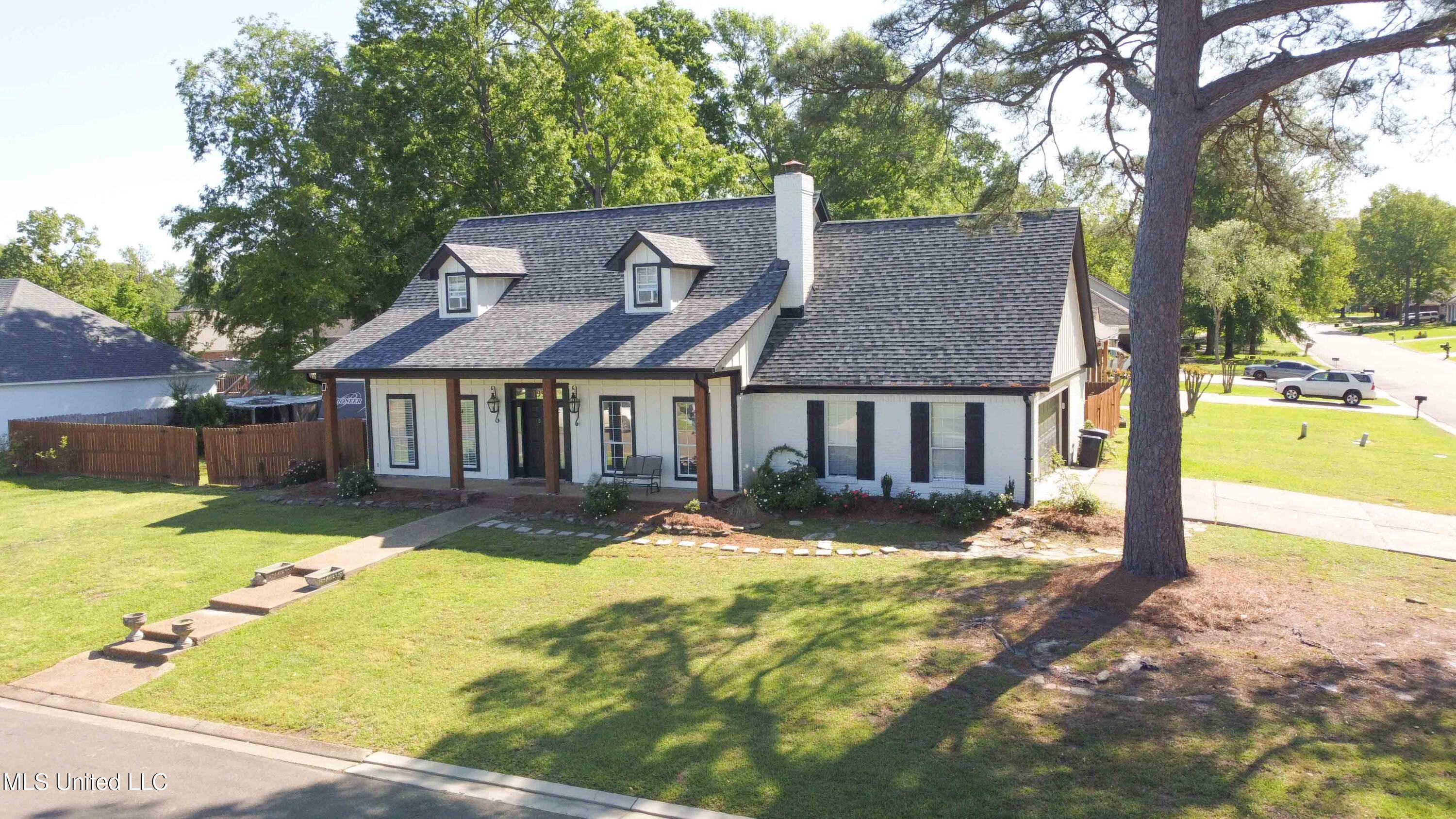 199 Mandarin Drive Brandon, MS 39047 - Photo 5 of 32 Front Corner