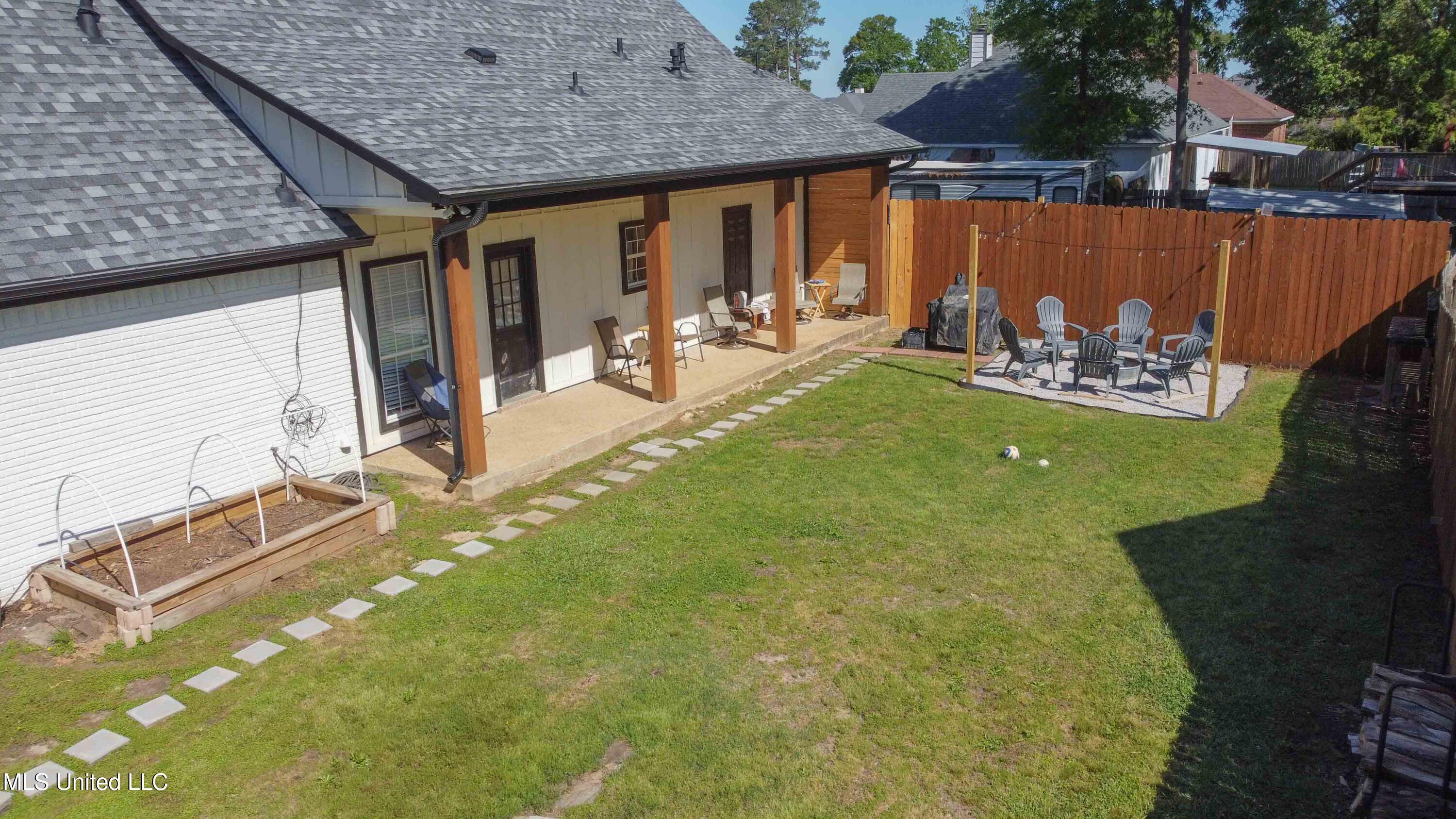 199 Mandarin Drive Brandon, MS 39047 - Photo 9 of 32 Back yard