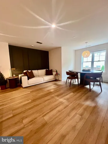 $3,695 | 35 Chestnut Road, Unit 204, Paoli, PA 19301