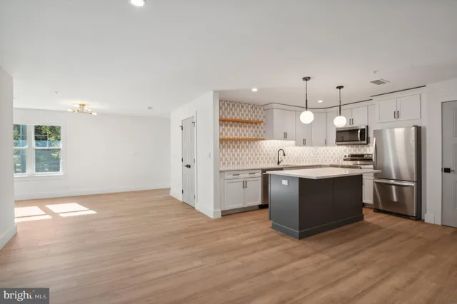 $3,695 | 35 Chestnut Road, Unit 204, Paoli, PA 19301