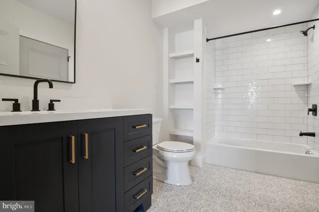 $3,695 | 35 Chestnut Road, Unit 204, Paoli, PA 19301