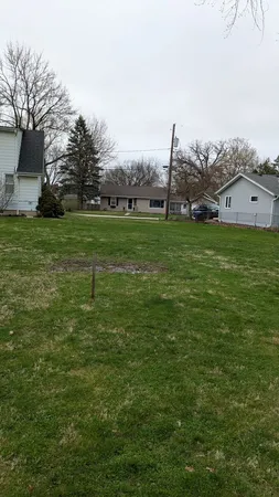 $115,999 | 611 Oakwood Drive, Geneva, IL 60134