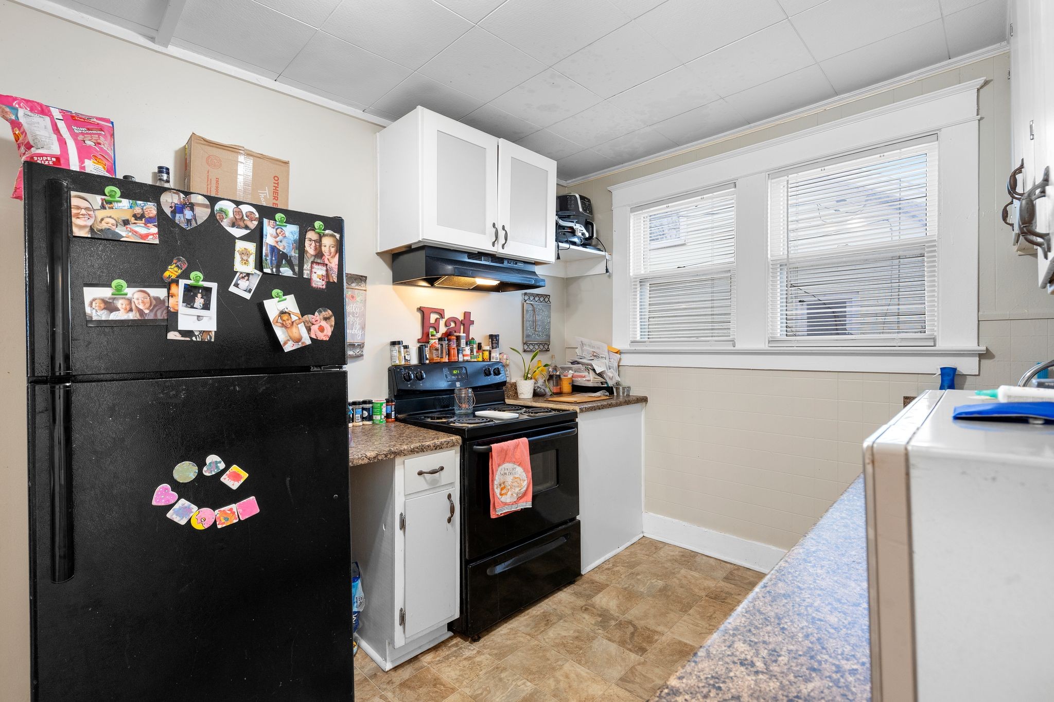 1710 County Hospital Road Nashville, TN 37218 - Photo 11 of 27 a kitchen with a stove and a refrigerator