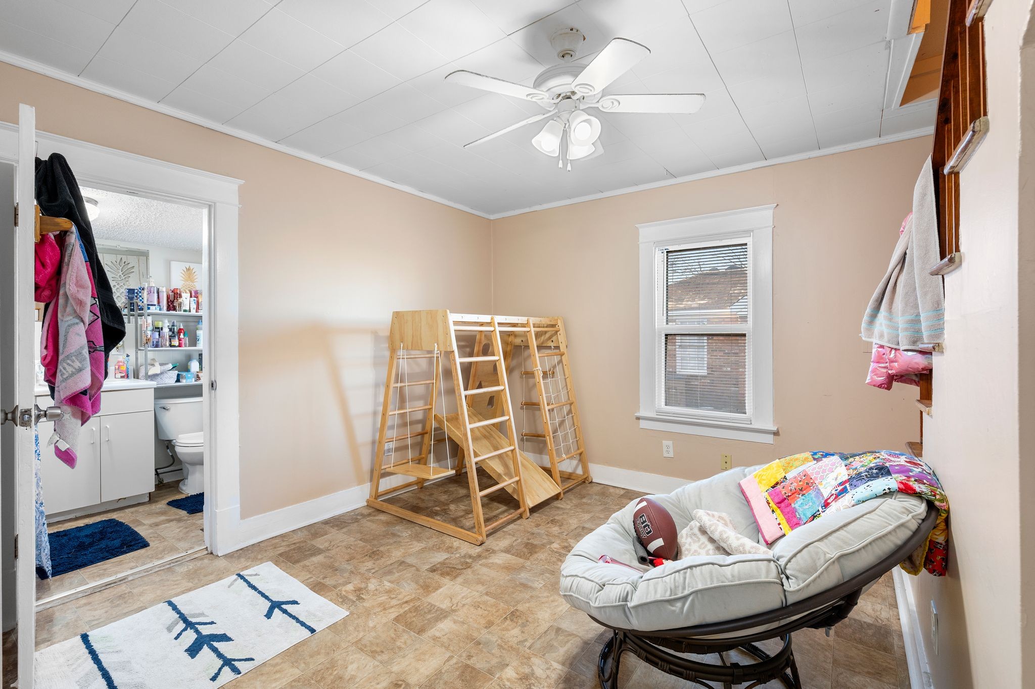 1710 County Hospital Road Nashville, TN 37218 - Photo 14 of 27 a living room with furniture and a flat screen tv