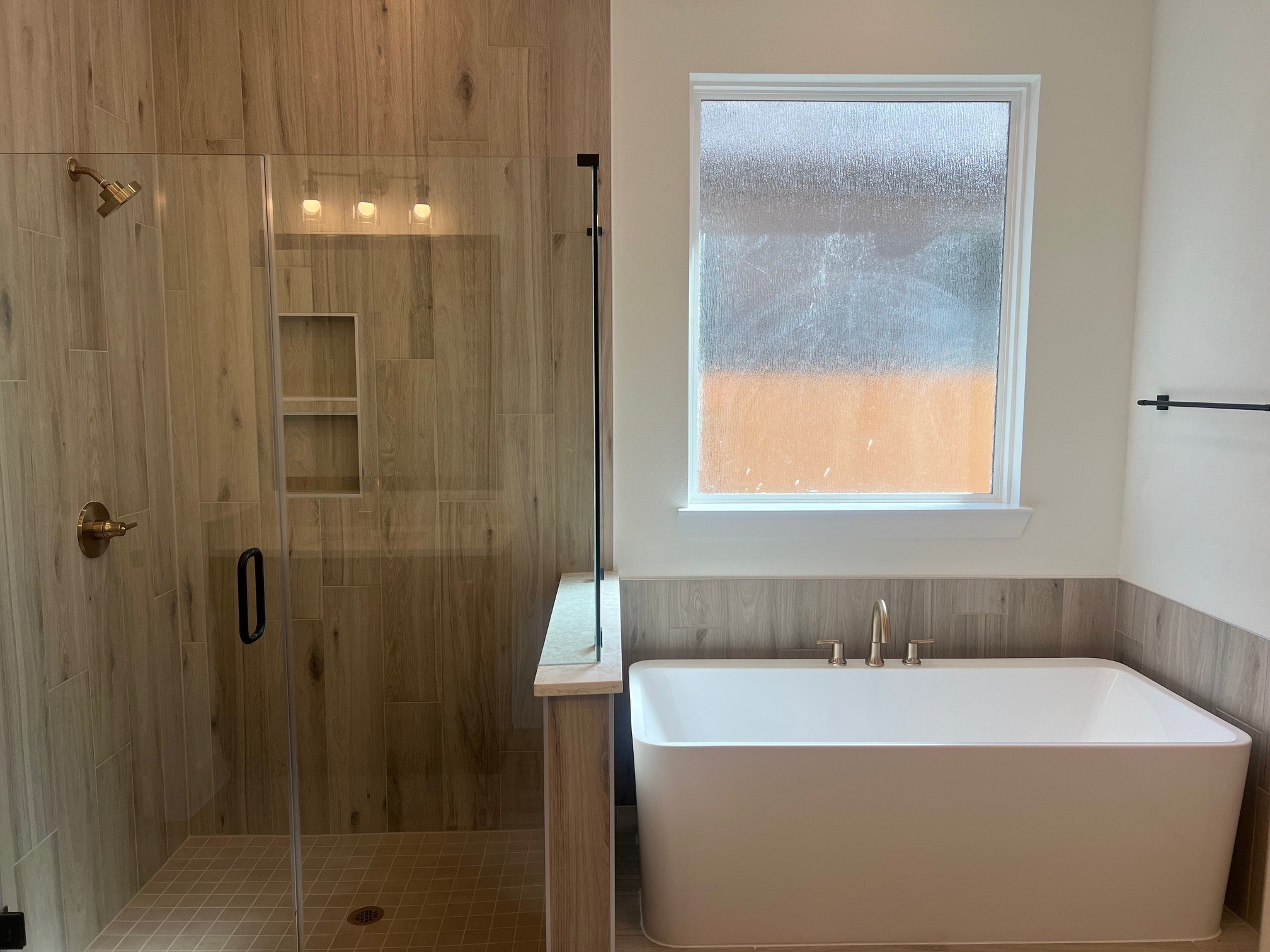 13331 Valley Orchard Tomball, TX 77375 - Photo 15 of 30 a bathroom with a bathtub