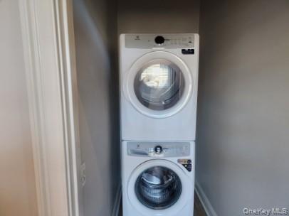17-anya Court, Unit 301 Poughkeepsie, NY 12603 - Photo 5 of 9 a close up view of a washer and dryer