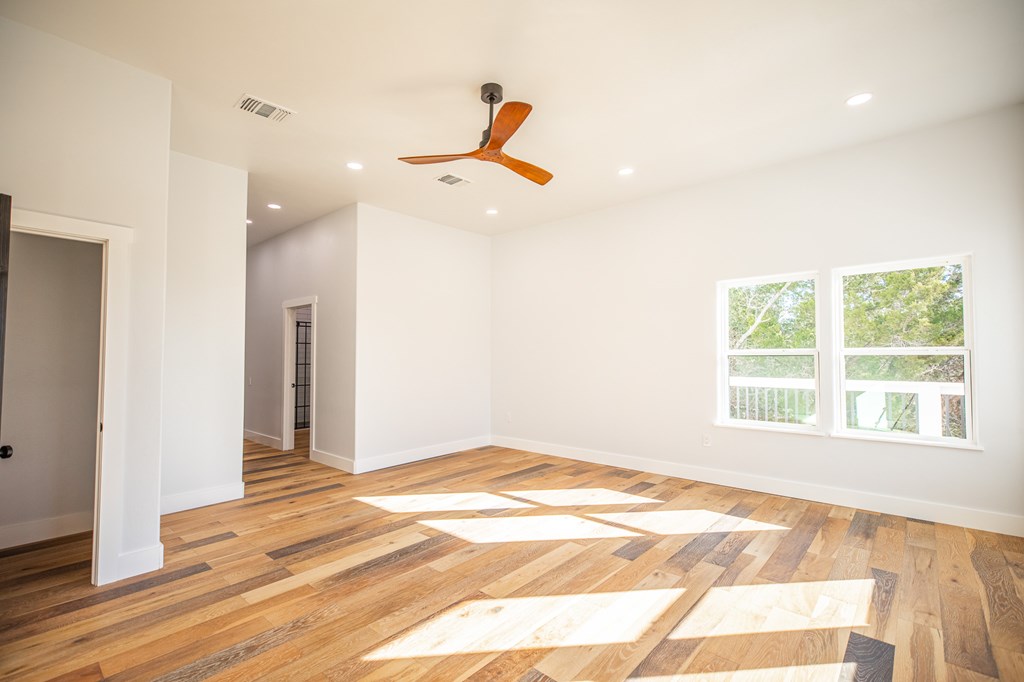 183 Wood Trail Kerrville, TX 78028 - Photo 12 of 32