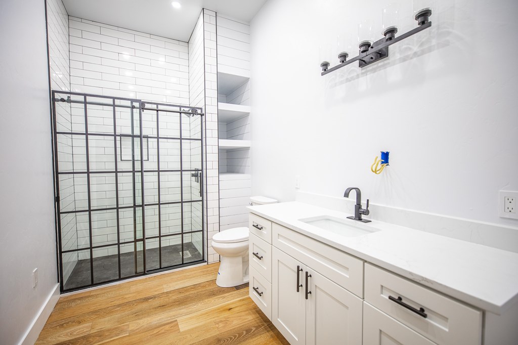 183 Wood Trail Kerrville, TX 78028 - Photo 16 of 32 Primary Bathroom