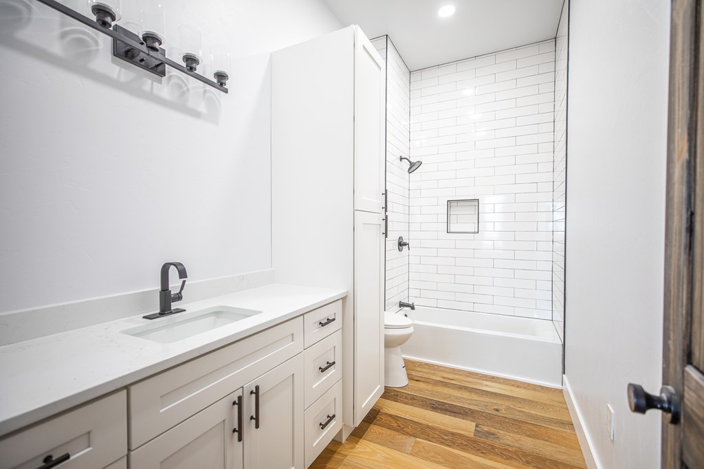 183 Wood Trail Kerrville, TX 78028 - Photo 18 of 32 Guest Bath