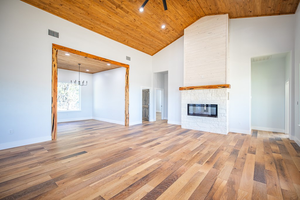183 Wood Trail Kerrville, TX 78028 - Photo 5 of 32 Living Room