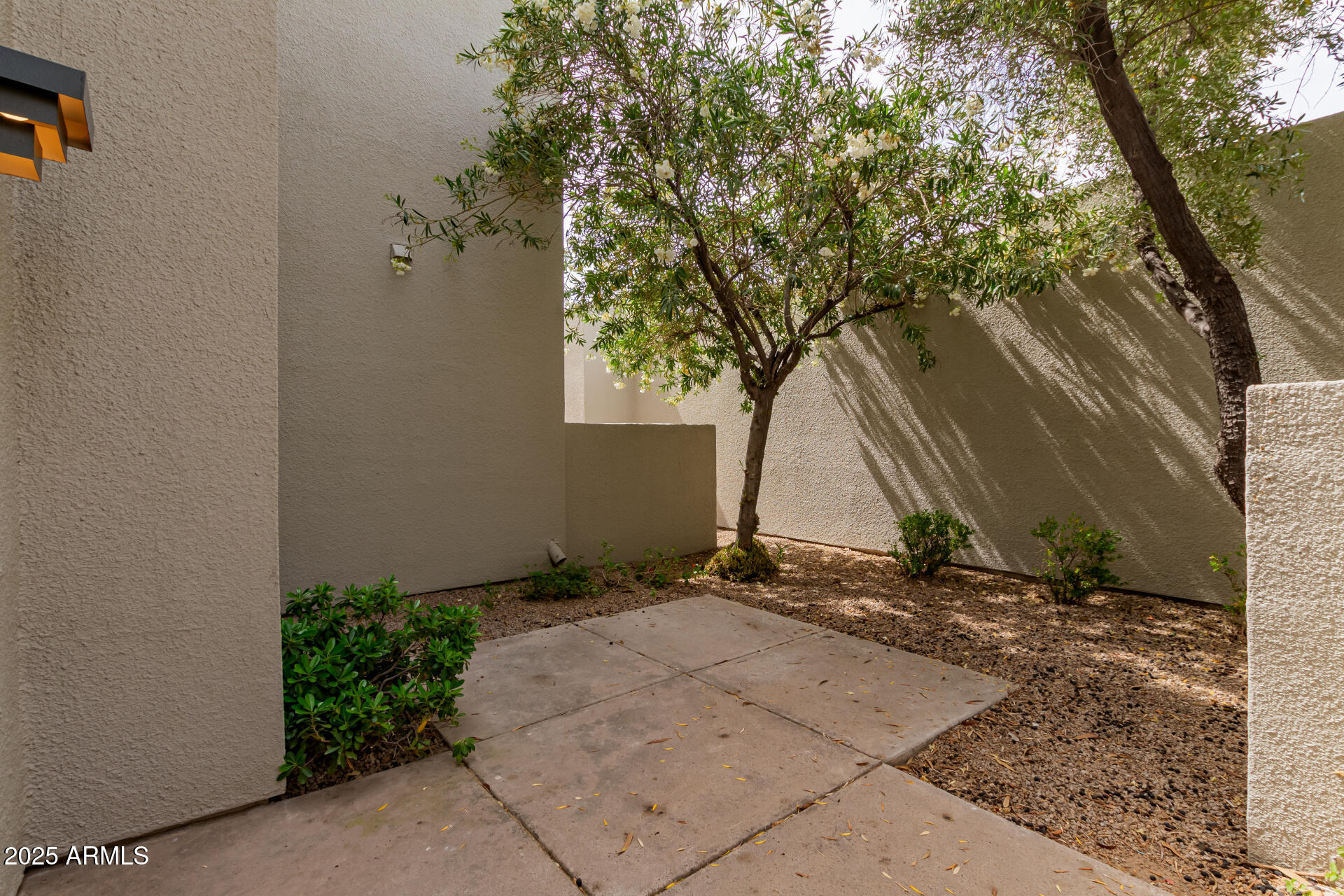 7700 East Gainey Ranch Road, Unit 102 Scottsdale, AZ 85258 - Photo 19 of 40 a backyard of a house with lots of green space