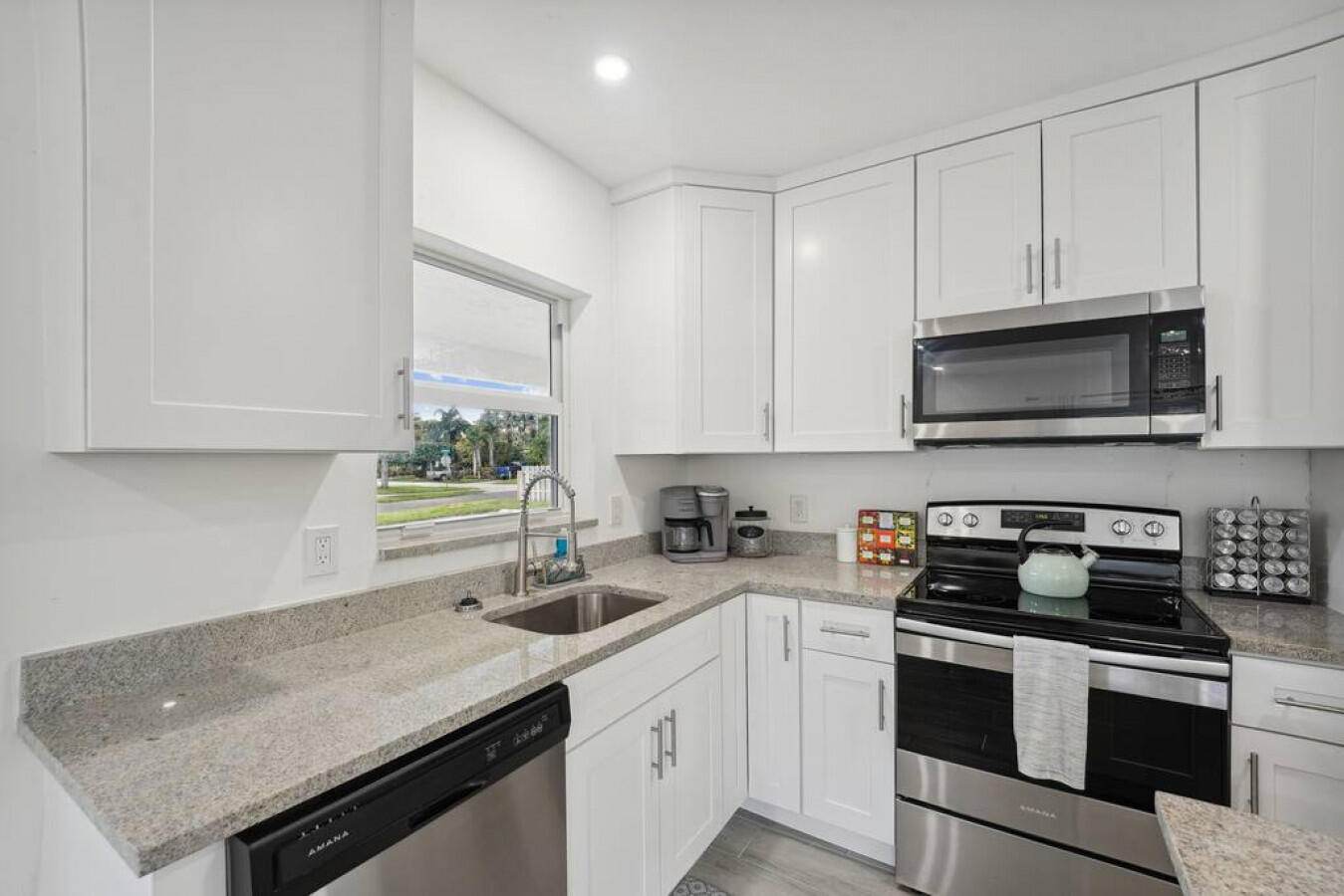 3133 Albatross Road, Unit B Delray Beach, FL 33444 - Photo 5 of 25 IMG_0364