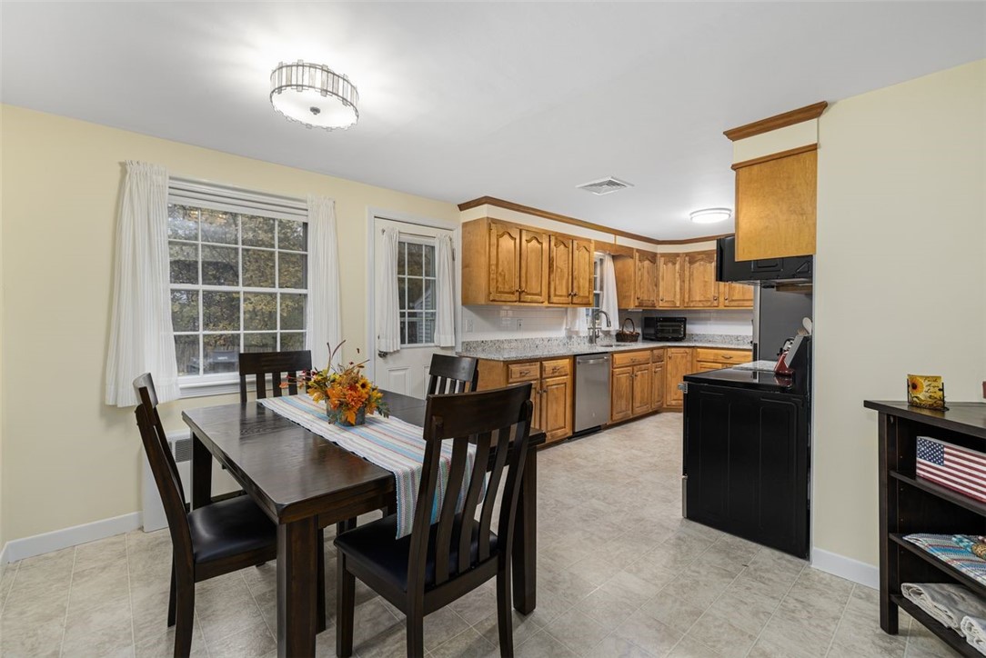 128 Old River Road Lincoln, RI 02865 - Photo 6 of 46