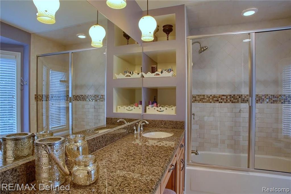 1272 Chaffer Drive Rochester Hills, MI 48306 - Photo 22 of 34