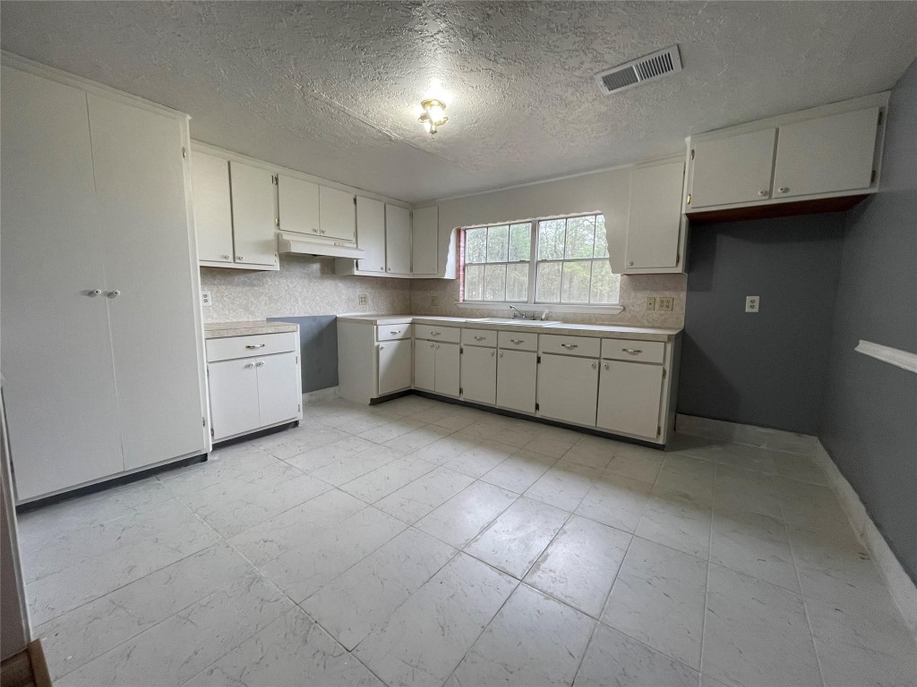 111 Cronin Road Shepherd, TX 77371 - Photo 8 of 16