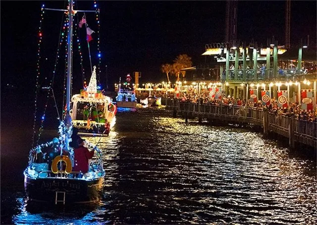 a view of a fountain in front of the house
