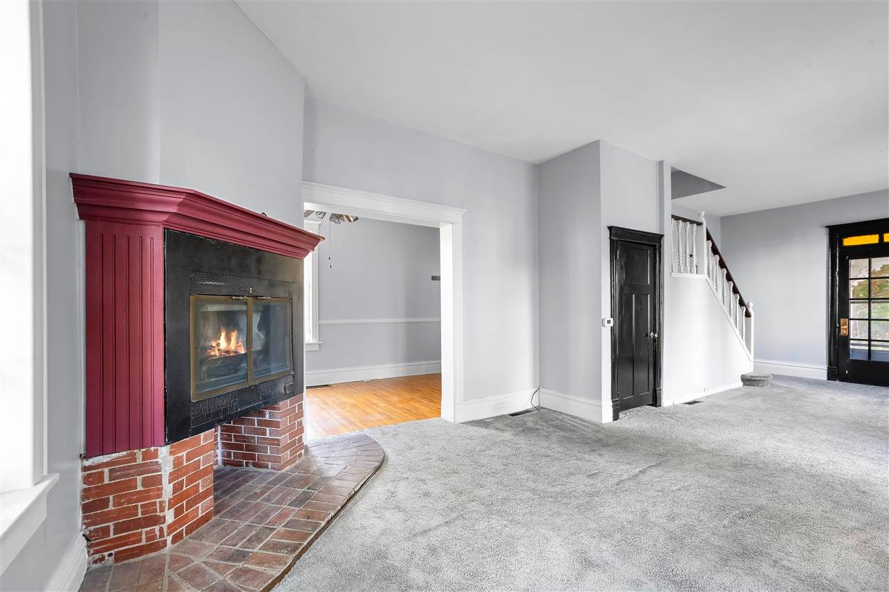 211 3rd Street Southwest Mount Vernon, IA 52314 - Photo 4 of 23 Gallery Image 4