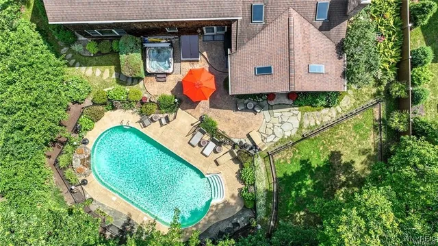 $579,900 | 8240 Clarherst Drive, Clarence, NY 14051