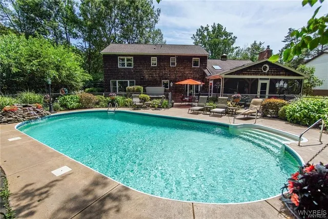 $579,900 | 8240 Clarherst Drive, Clarence, NY 14051