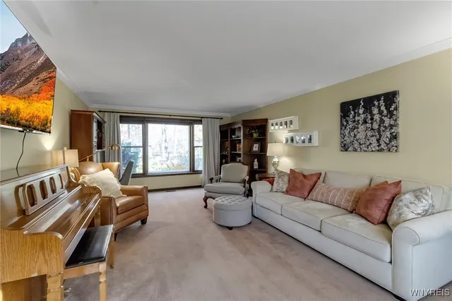 $579,900 | 8240 Clarherst Drive, Clarence, NY 14051