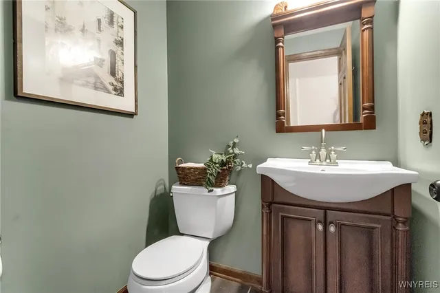 $579,900 | 8240 Clarherst Drive, Clarence, NY 14051