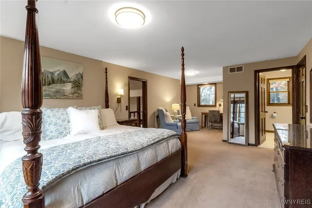 $579,900 | 8240 Clarherst Drive, Clarence, NY 14051