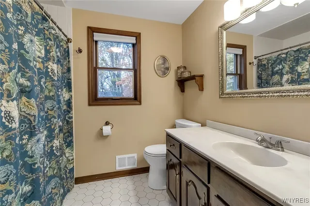 $579,900 | 8240 Clarherst Drive, Clarence, NY 14051