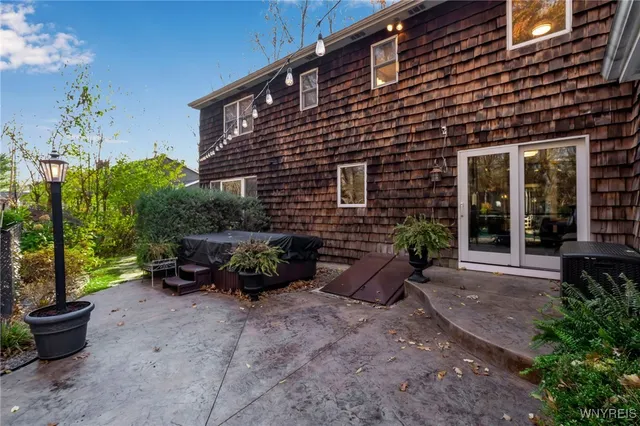 $579,900 | 8240 Clarherst Drive, Clarence, NY 14051