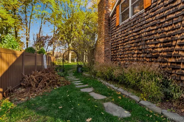 $579,900 | 8240 Clarherst Drive, Clarence, NY 14051