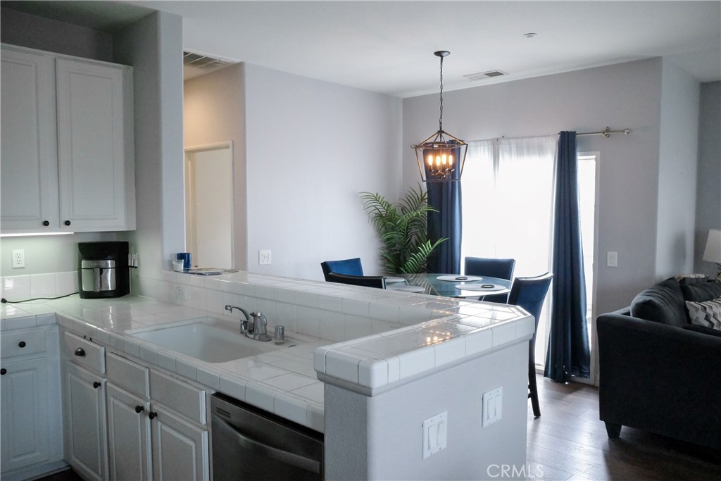 7331 Shelby Place Rancho Cucamonga, CA 91739 - Photo 10 of 17 a room with sink and window