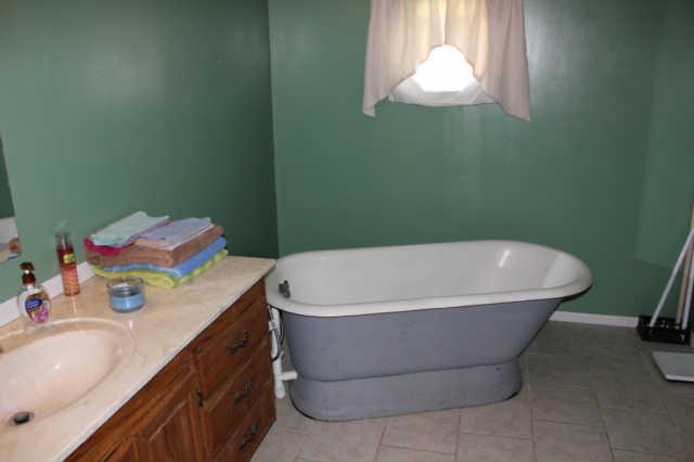 7290 Delina Road Petersburg, TN 37144 - Photo 10 of 19 tub