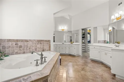 $599,000 | 14014 Briar Drive, Overland Park, KS 66224