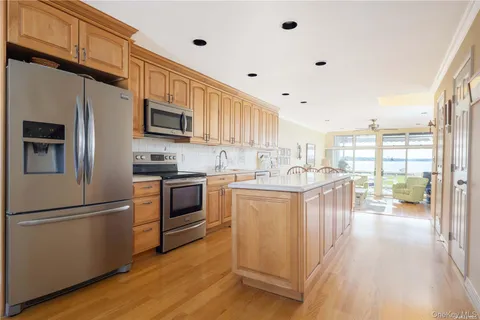 $1,275,000 | 2820 Shipyard Lane, Unit 3M, East Marion, NY 11939