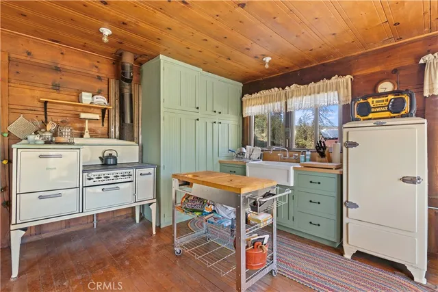 a view of a entryway door of the house