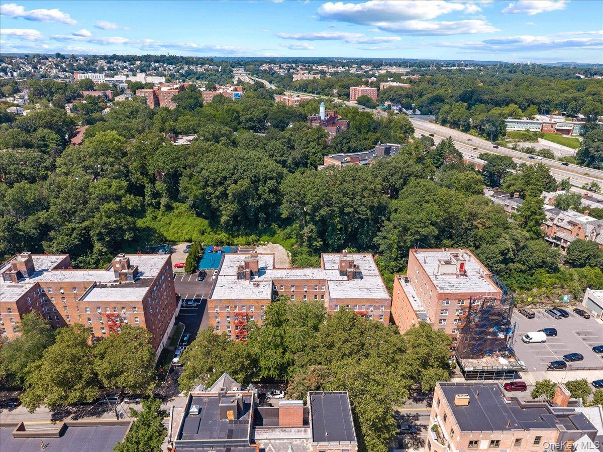 821 Bronx River Road, Unit 4D Yonkers, NY 10708 - Photo 28 of 32 Gallery Image 28