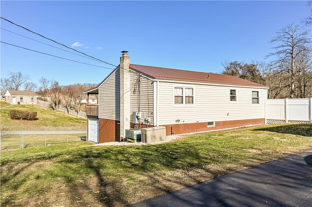 38 Terrace Road Millsboro, PA 15348 - Photo 3 of 30