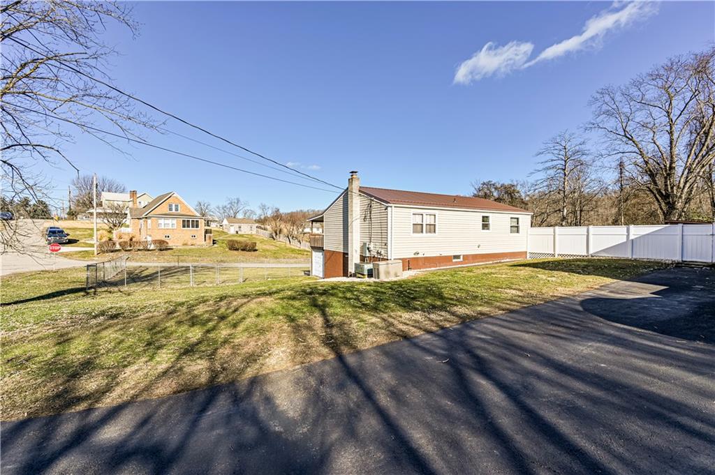 38 Terrace Road Millsboro, PA 15348 - Photo 4 of 30