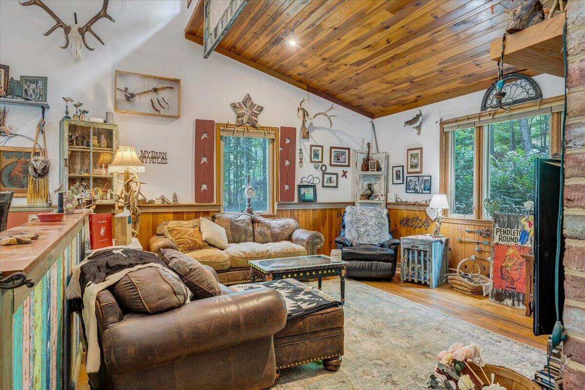 879 Aps Knob Road New Castle, VA 24127 - Photo 4 of 42 04-MIB07314